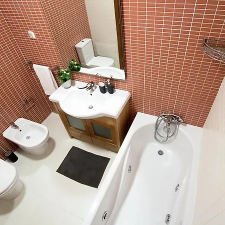 Photo House - Bairro Calmo No Centro De *